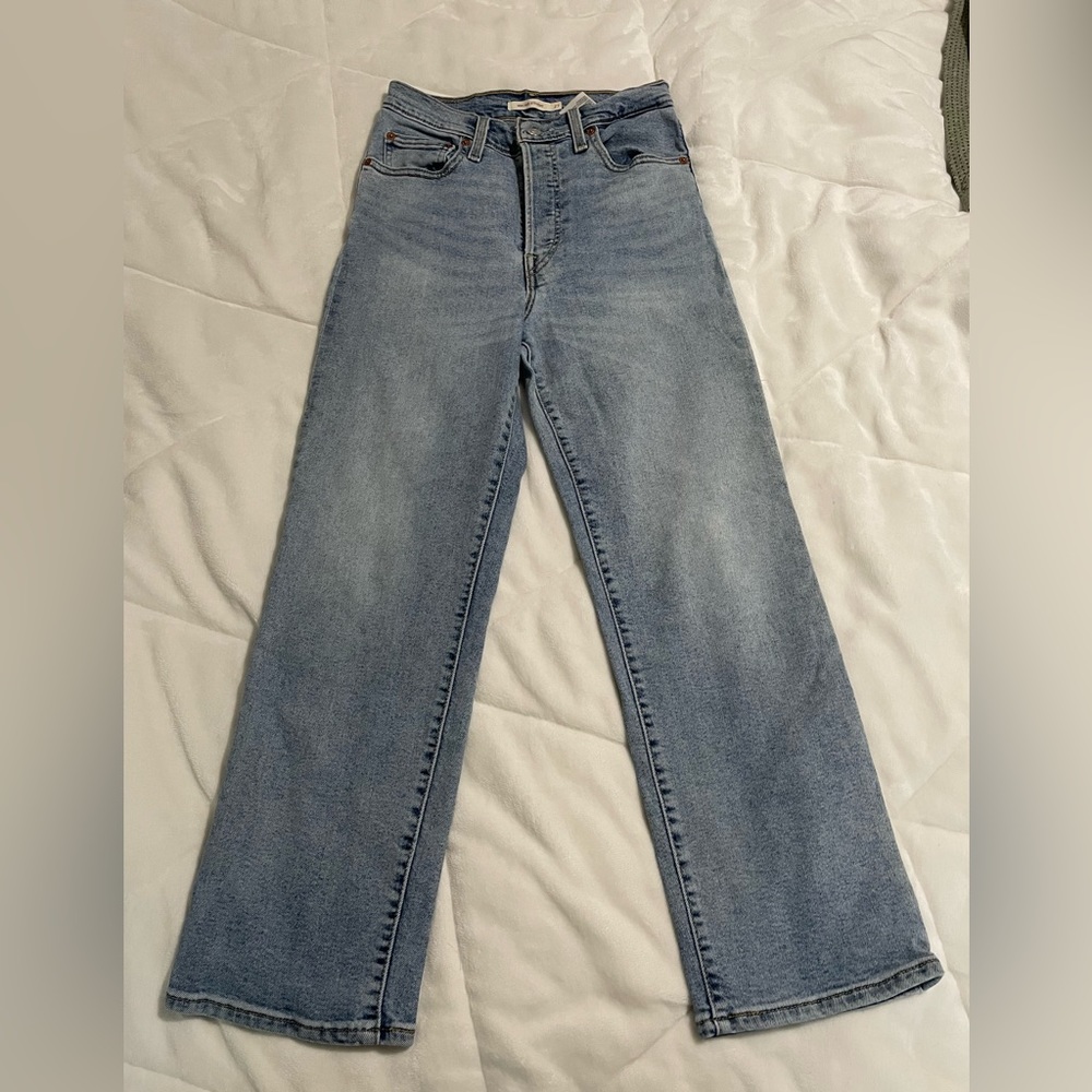 Levi’s Ribcage Straight